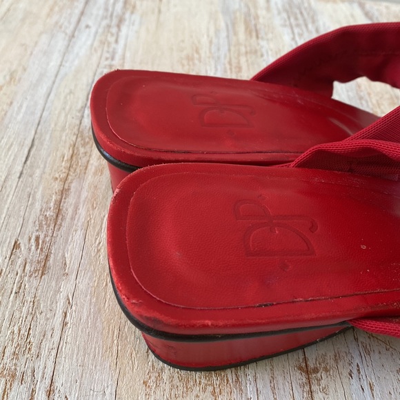 Beautiful red real leather slippers - Picture 8 of 9